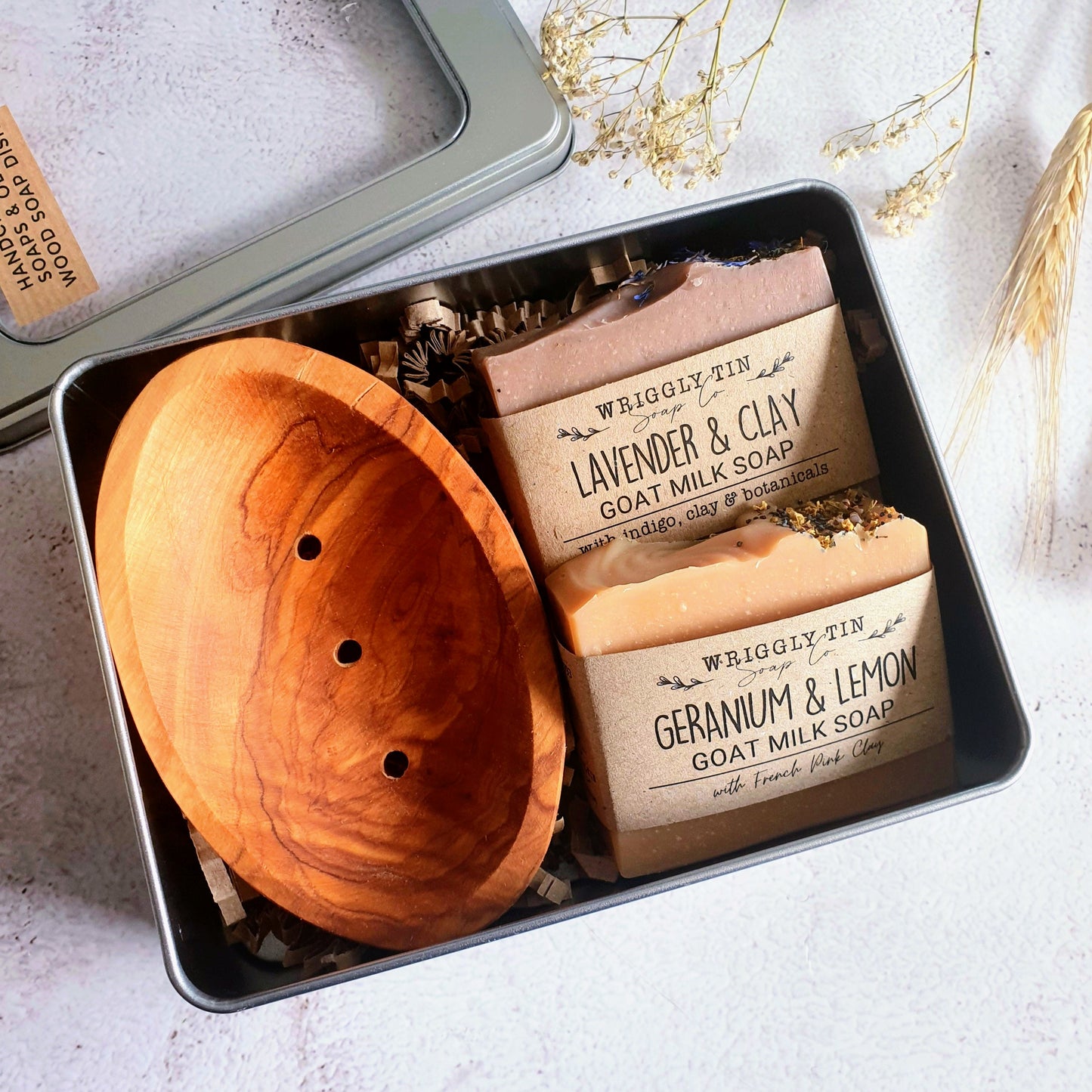 SOAPS & OLIVE WOOD GIFT SET - packed in a tin