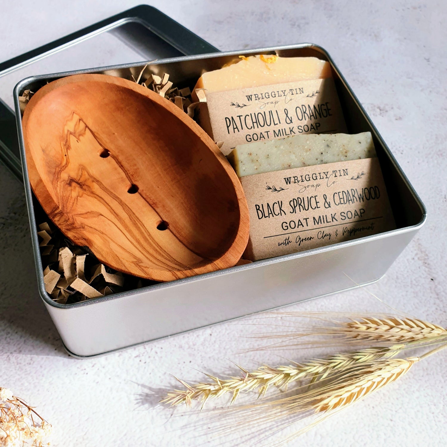 SOAPS & OLIVE WOOD GIFT SET - packed in a tin