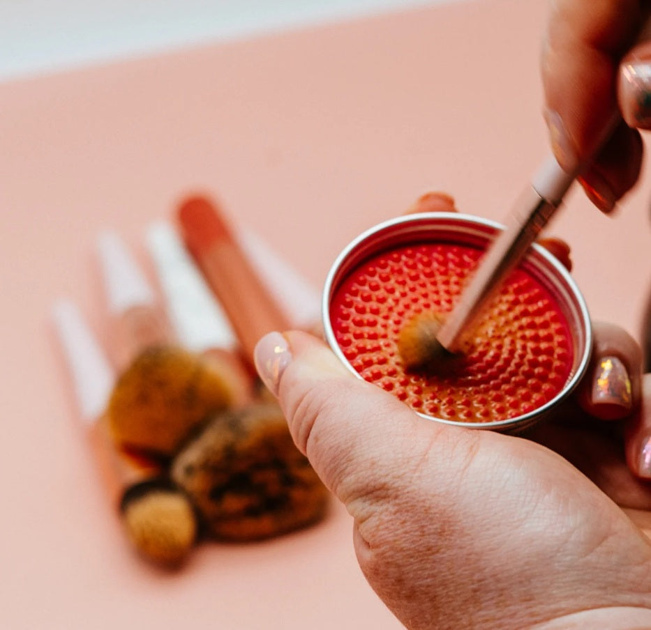 MAKE-UP BRUSH CLEANER