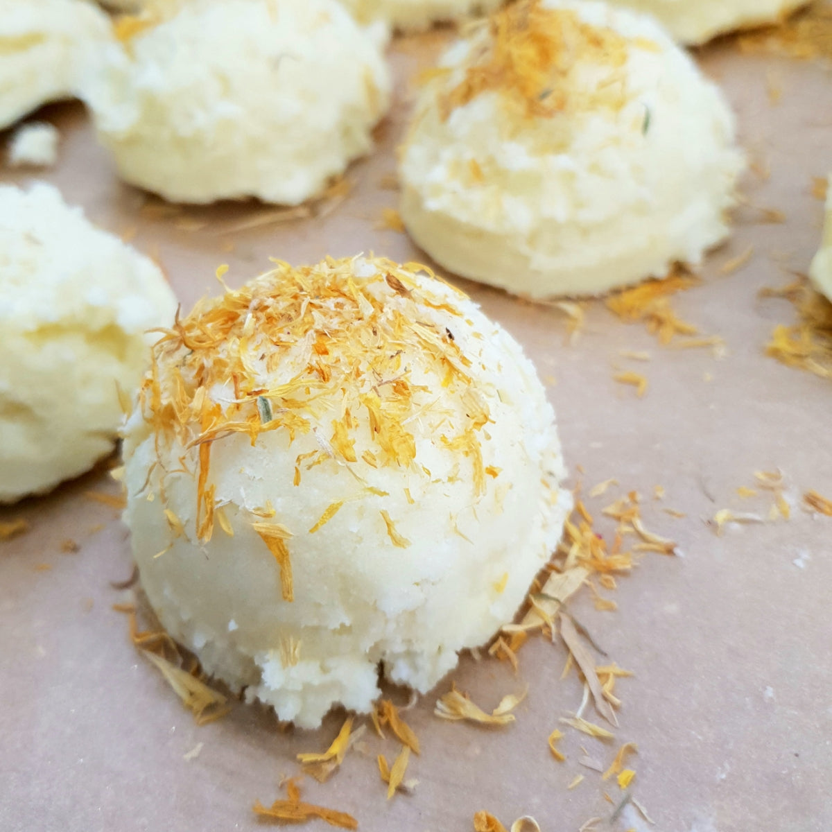 BOTANICAL BATH MELTS - (set of 4 in a tin) with shea & cocoa butter